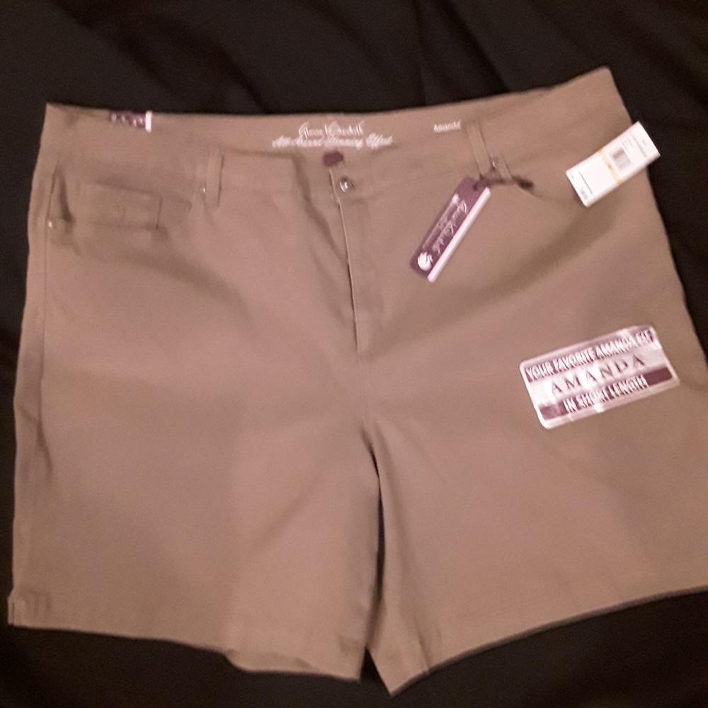 Gloria Vanderbilt slimming Amanda shorts 24w nwt